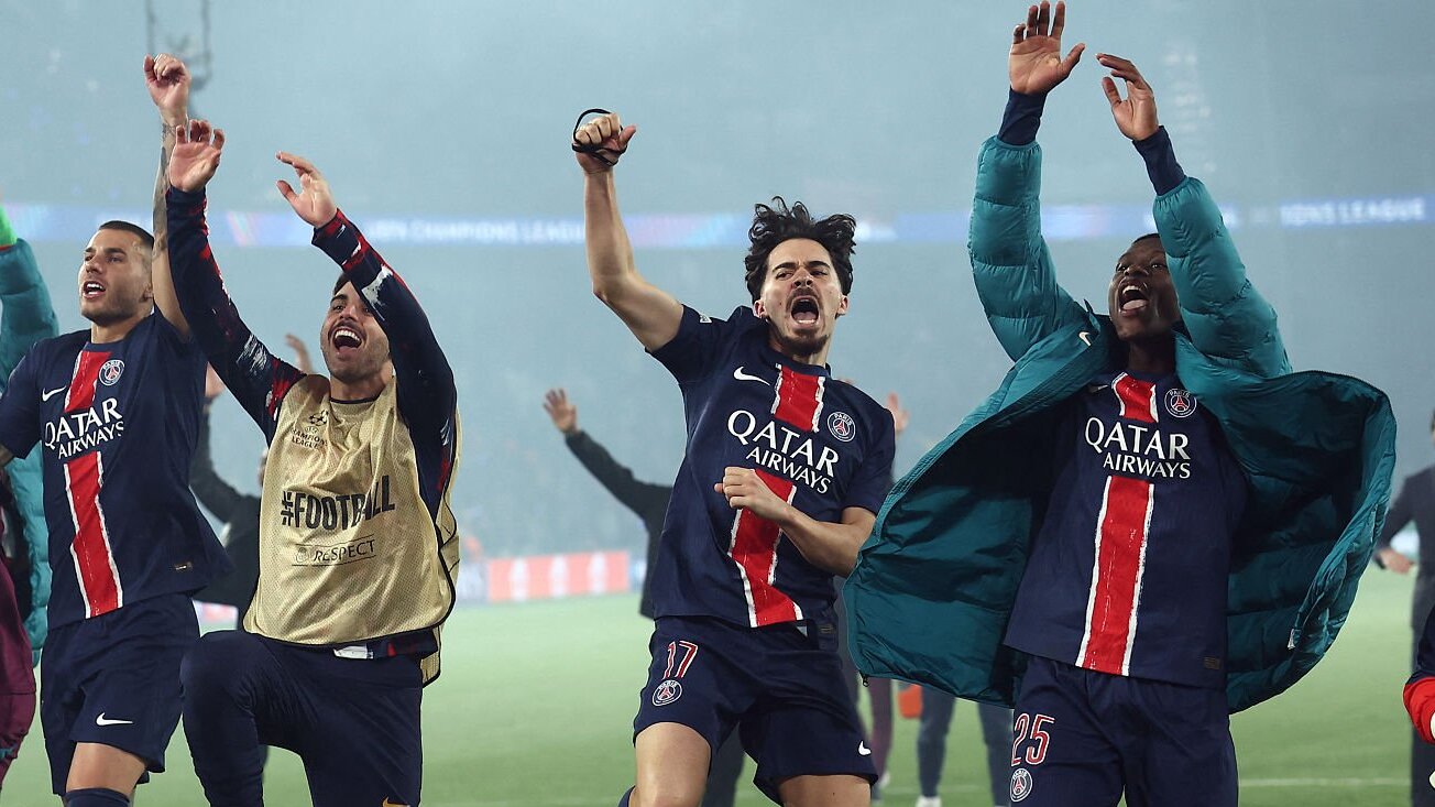 Lucas Chevalier durante una sesión de entrenamiento con el Paris Saint-Germain